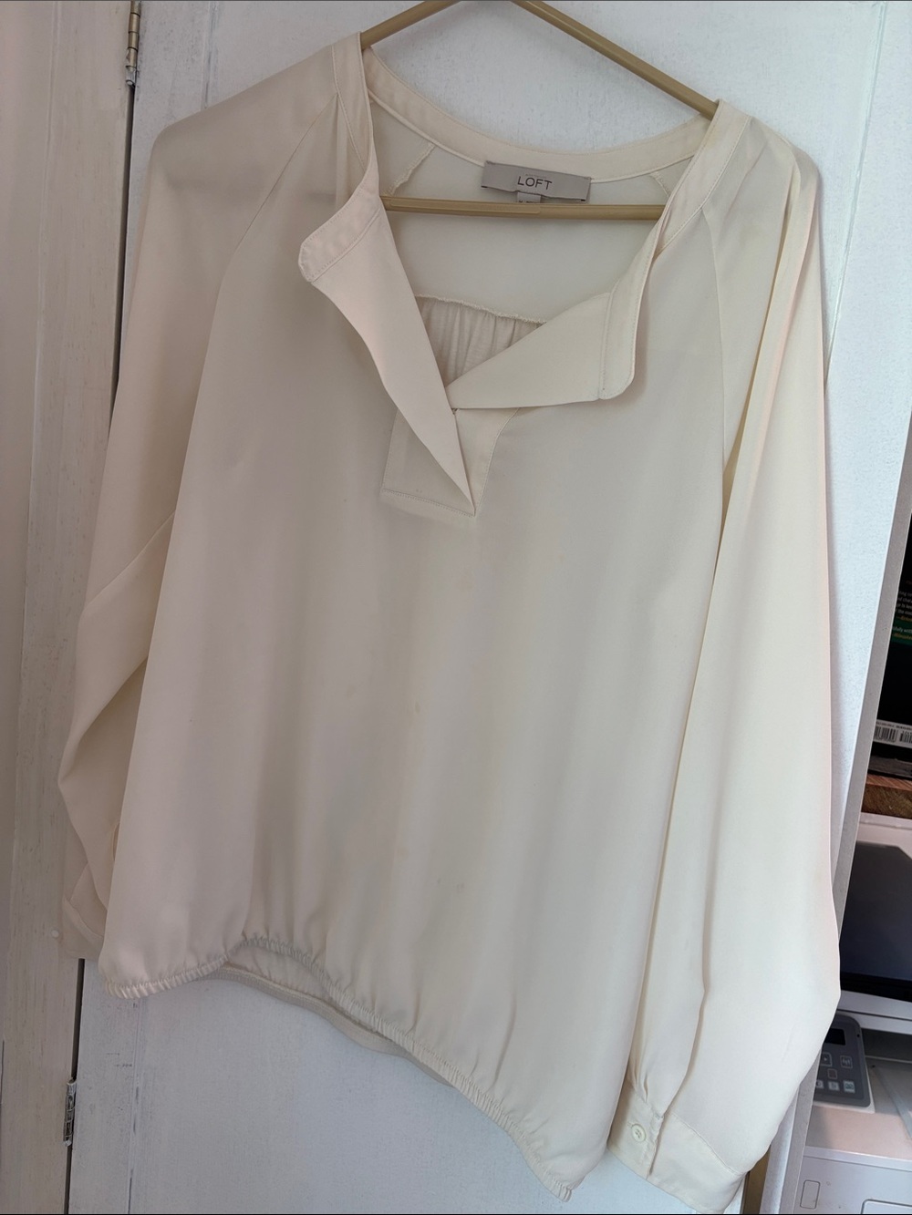 LOFT Cream V-Neck Long Sleeve Blouse
